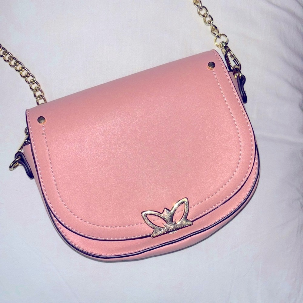 BCBG pink shoulder bag with gold chain strap
